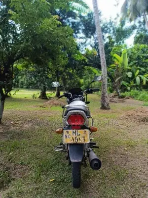 Hero-Honda Super Splendor 2005 Motorbike (Used)