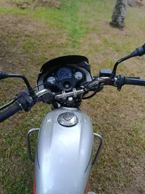 Hero-Honda Super Splendor 2005 Motorbike (Used)