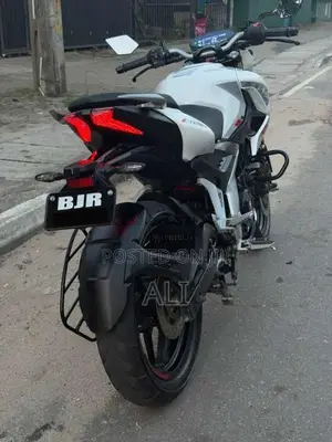 Bajaj Pulsar N160 Premium 2025 Motorbike (Used)