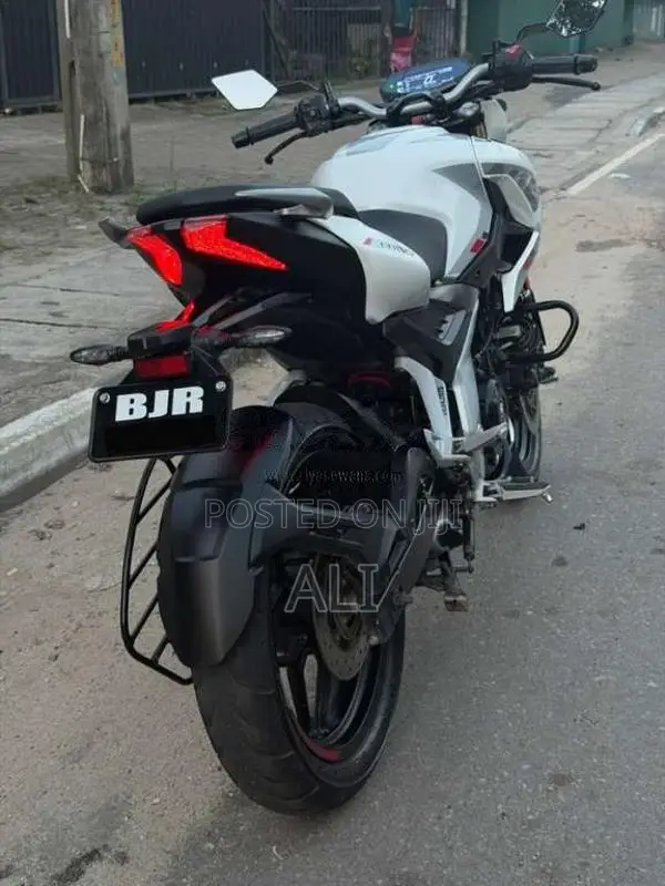 Bajaj Pulsar N160 Premium 2025 Motorbike (Used)