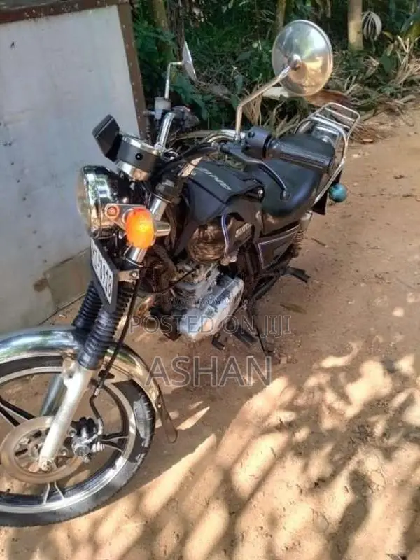 Suzuki GN125 2005 Motorbike (Used)