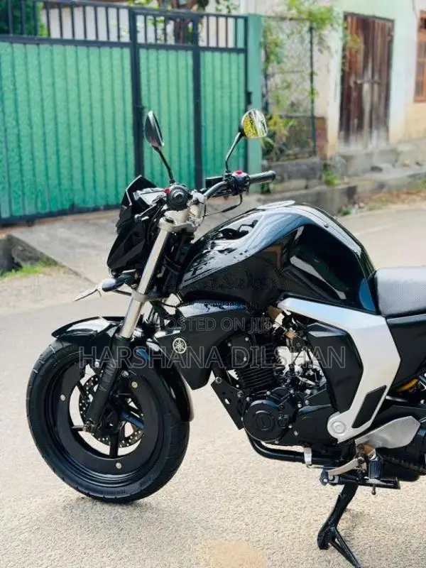 Yamaha FZ Version 2 2015 Motorbike (Used)