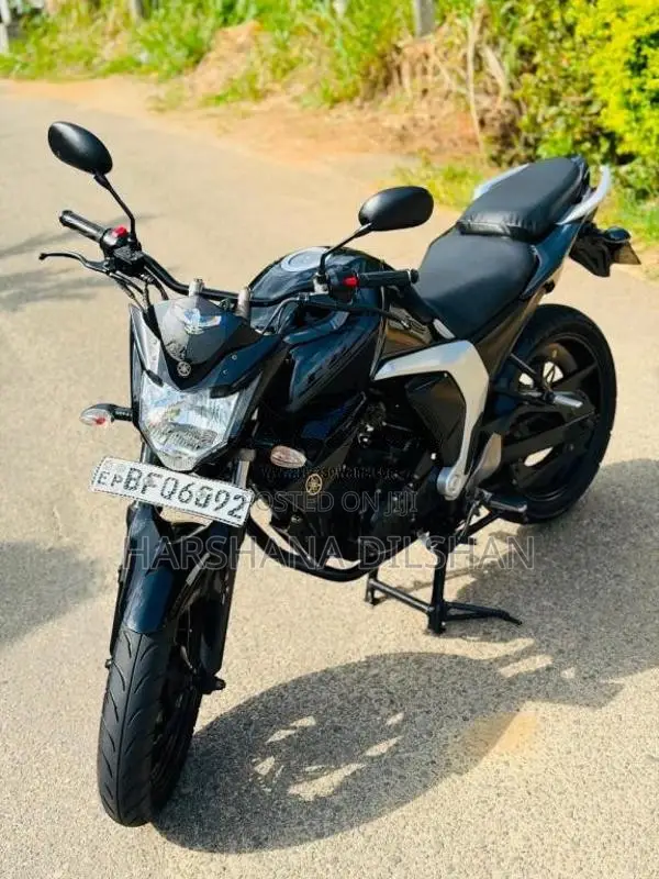Yamaha FZ Version 2 2015 Motorbike (Used)