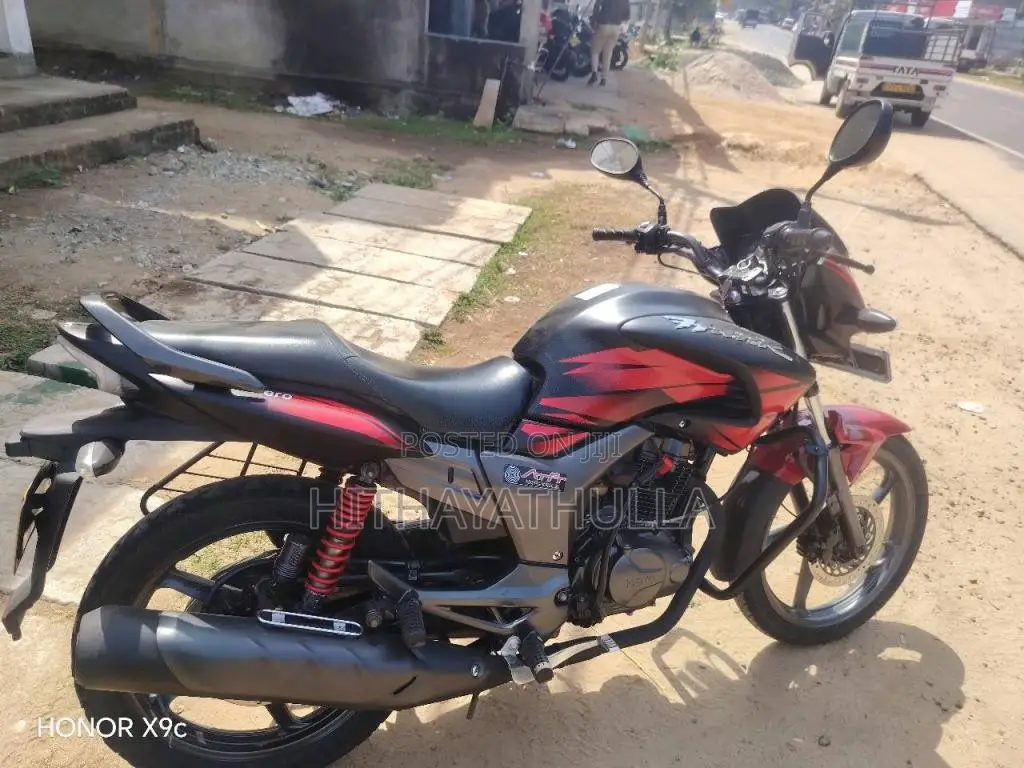 Hero Hunk 2017 Motorbike (Used)