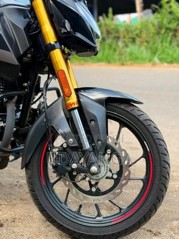 Hero Hunk 2025 Motorbike (Used)