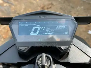 Hero Hunk 2025 Motorbike (Used)
