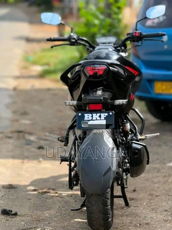 Hero Hunk 2025 Motorbike (Used)