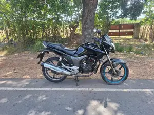 Hero-Honda Hunk 2010 Motorbike (Used)