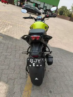 Hero Hunk 2025 Motorbike (Used)