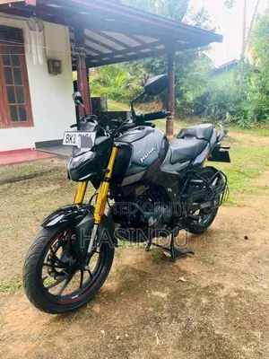Hero Hunk 2025 Motorbike (Used)