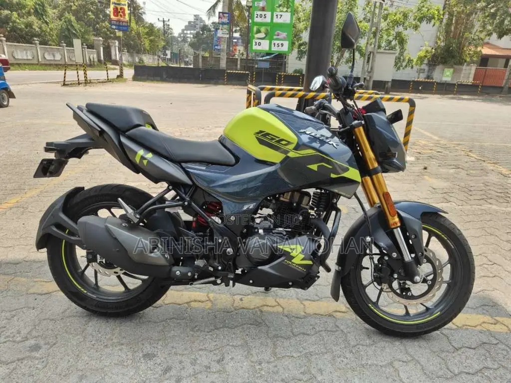 Hero Hunk 2025 Motorbike (Used)