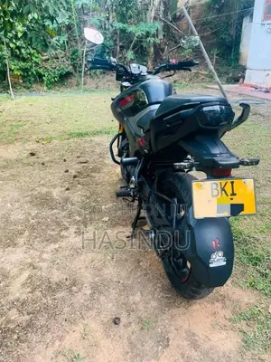 Hero Hunk 2025 Motorbike (Used)