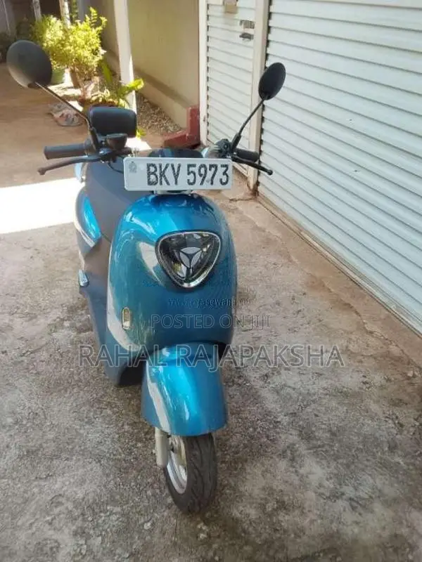Yadea M6 2025 Motorbike (Used)