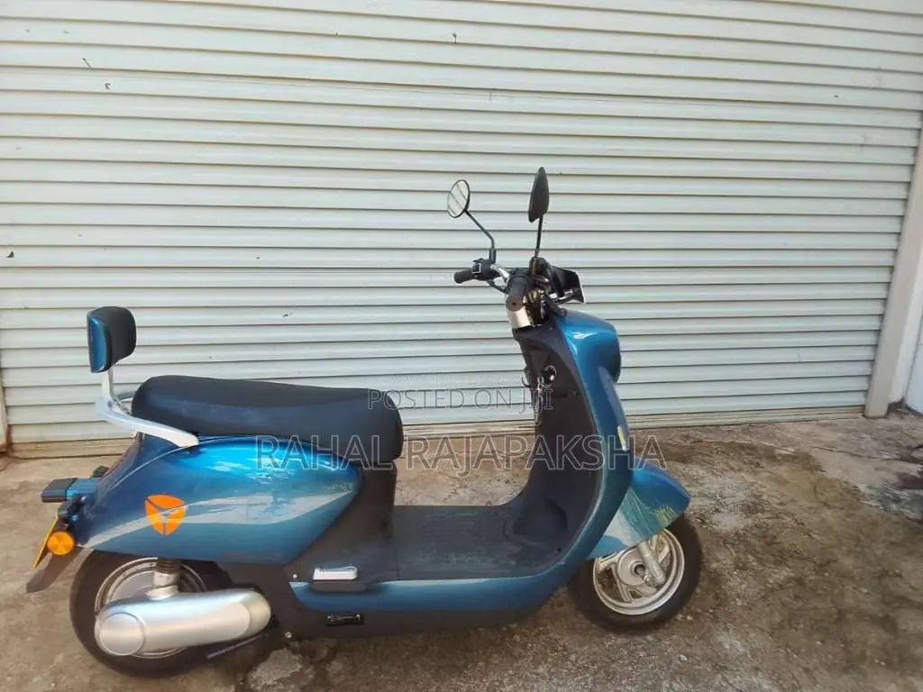 Yadea M6 2025 Motorbike (Used)