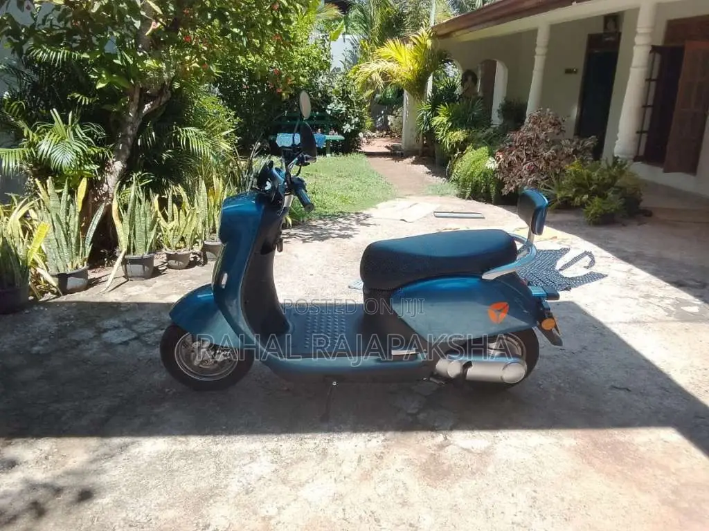 Yadea M6 2025 Motorbike (Used)