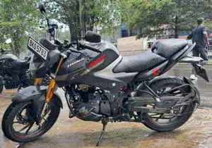 Hero Hunk 2025 Motorbike (Used)