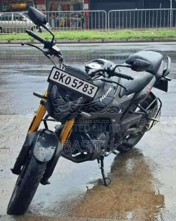 Hero Hunk 2025 Motorbike (Used)