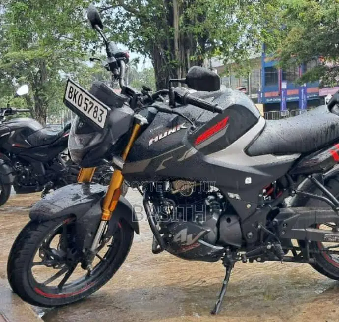 Hero Hunk 2025 Motorbike (Used)