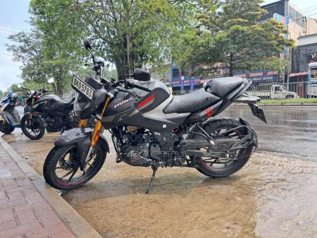 Hero Hunk 2025 Motorbike (Used)