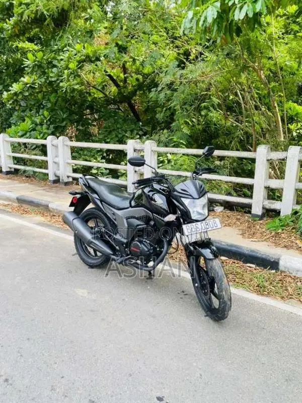 Honda CB Trigger 150cc 2015 Motorbike (Used)