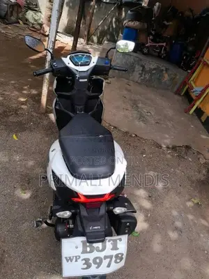 Hero Xoom Xtec 2025 Motorbike (Used)