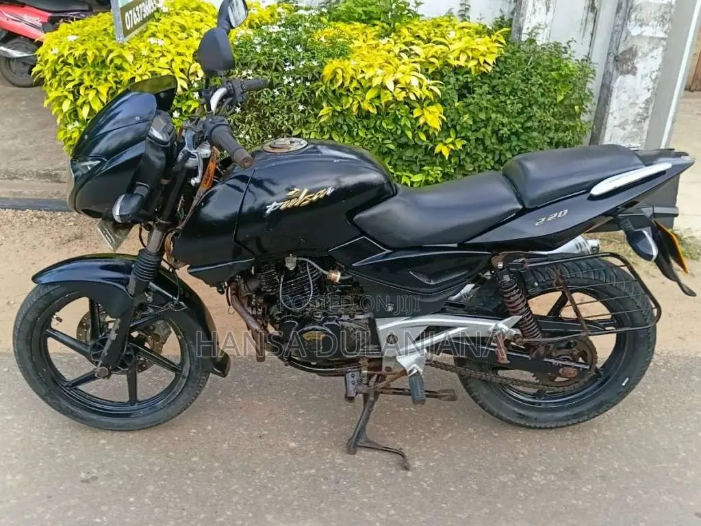 Bajaj Pulsar 220 2009 Motorbike (Used)