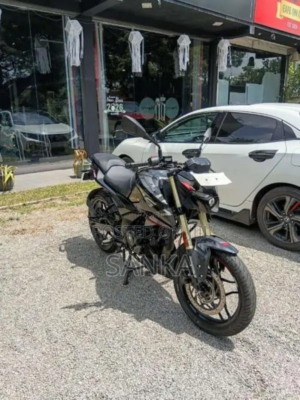 Bajaj Pulsar N160 Premium 2025 Motorbike (Used)