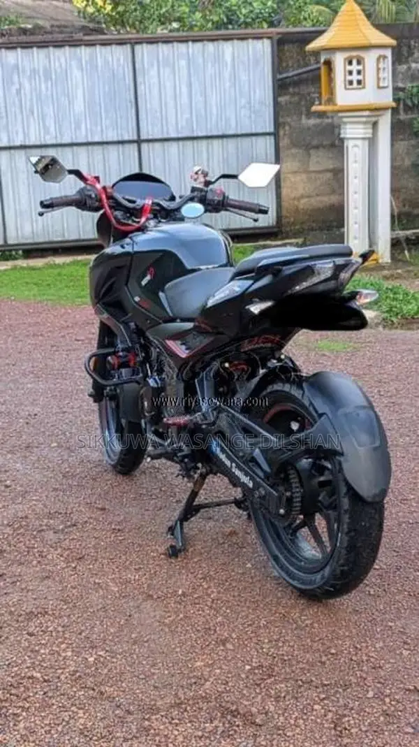 Bajaj Pulsar 2025 Motorbike (Used)