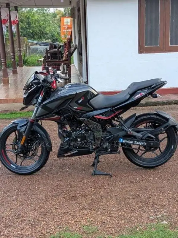 Bajaj Pulsar 2025 Motorbike (Used)