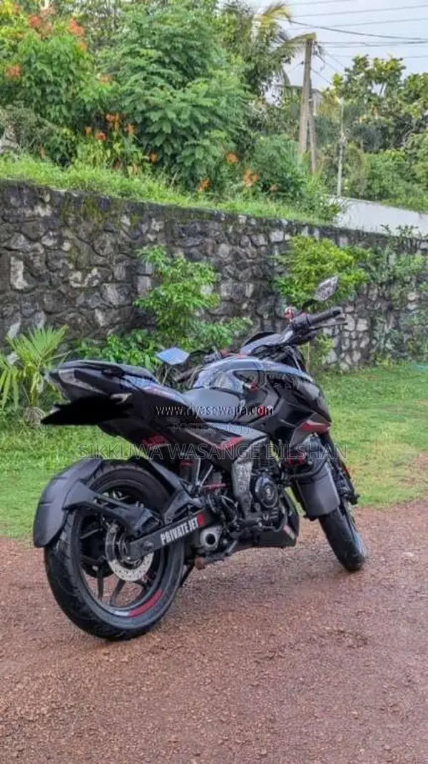 Bajaj Pulsar 2025 Motorbike (Used)