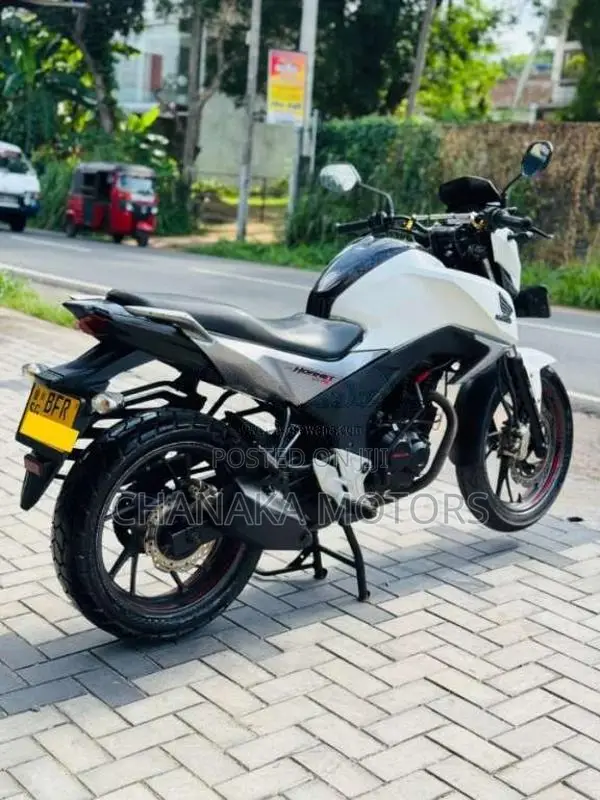 Hero CB Hornet 2017 Motorbike (Used)