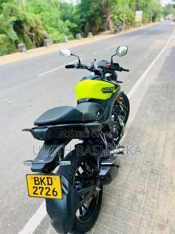 Hero Hunk 2025 Motorbike (Used)