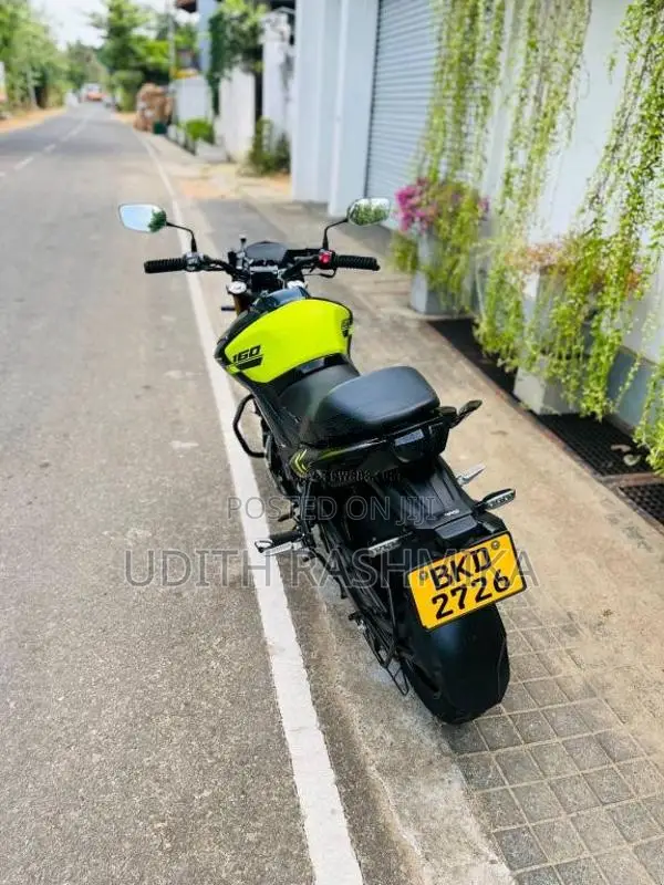 Hero Hunk 2025 Motorbike (Used)