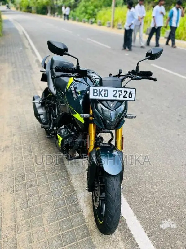 Hero Hunk 2025 Motorbike (Used)