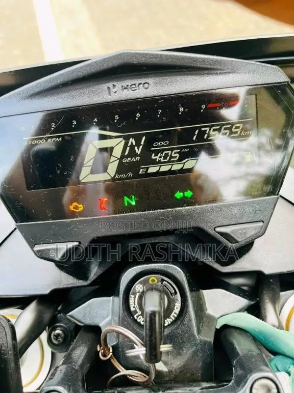 Hero Hunk 2025 Motorbike (Used)