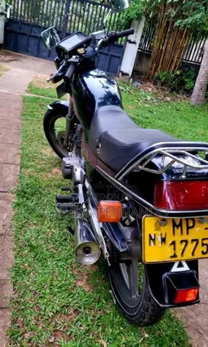 Honda Deluxe 125 2003 Motorbike (Used)