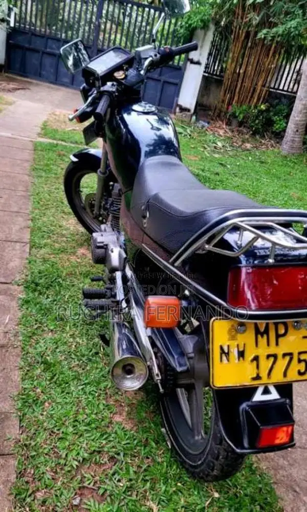 Honda Deluxe 125 2003 Motorbike (Used)