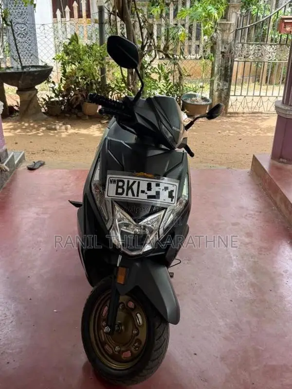 Honda Dio DLX 2025 Motorbike (Used)