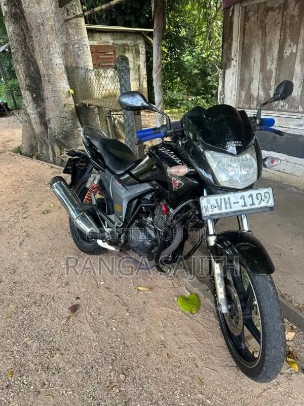 Hero-Honda Hunk 2010 Motorbike (Used)