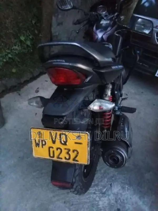 Hero-Honda Hunk 2010 Motorbike (Used)