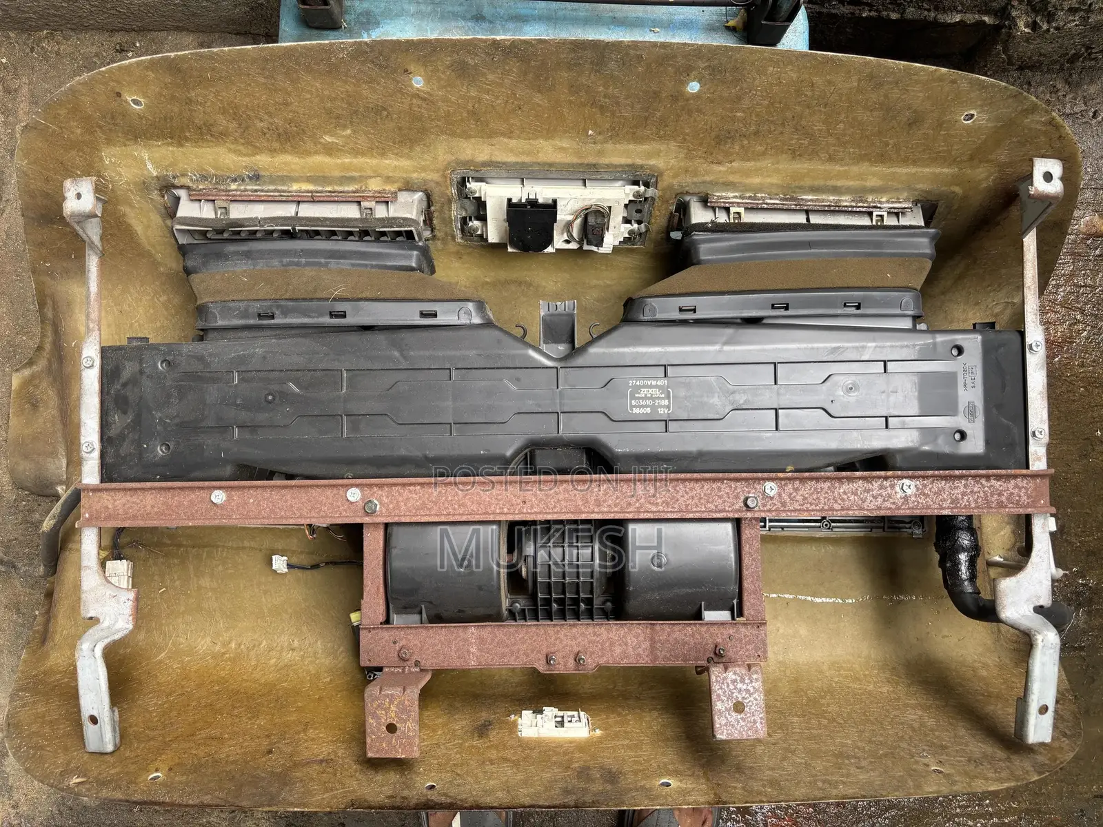 Caravan E25 Dual AC Unit