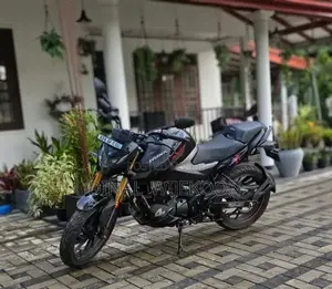 Hero Hunk 160r 4v 2025 Motorbike (Used)