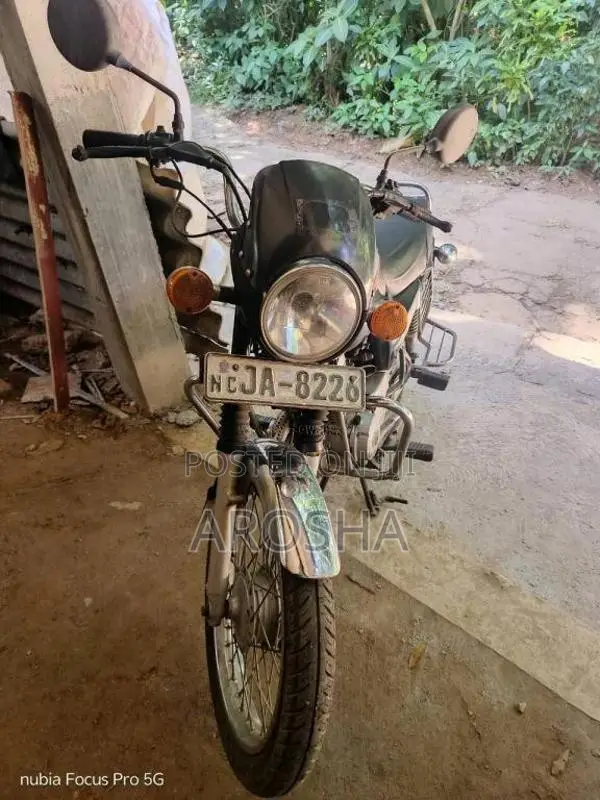 Bajaj Boxer 2004 Motorbike (Used)