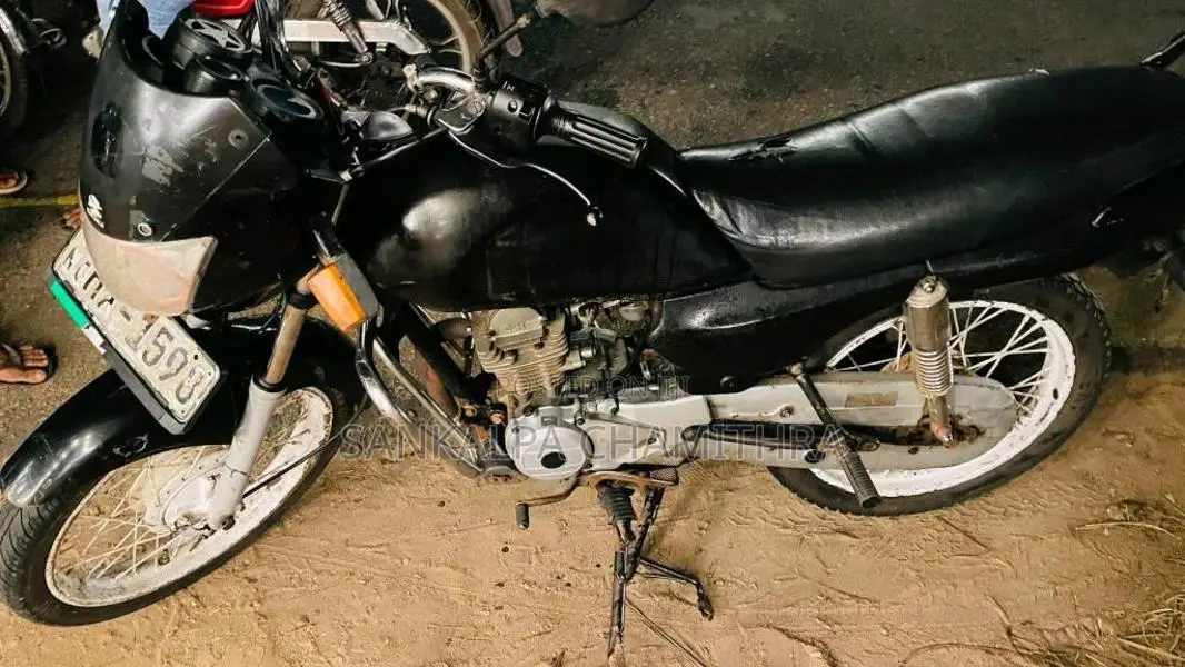 Bajaj Caliber 2004 Motorbike (Used)