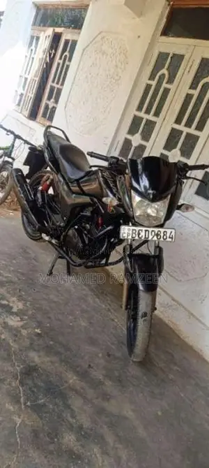 Hero Hunk 2014 Motorbike (Used)