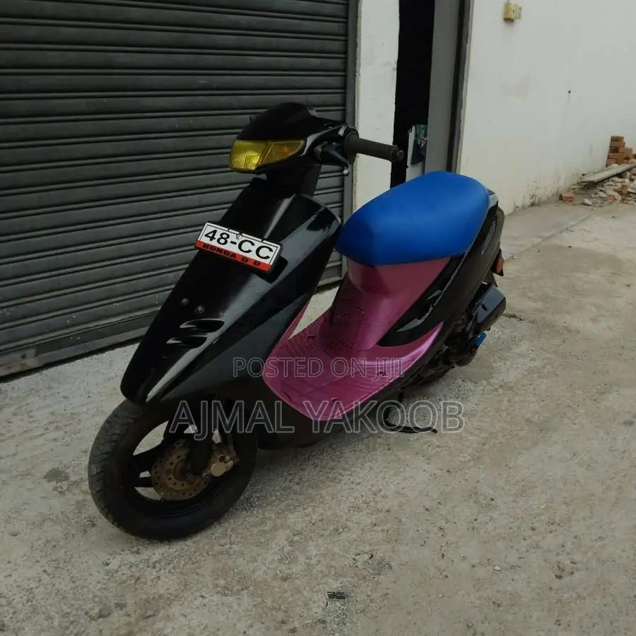 Honda Dio 2000 Motorbike (Used)