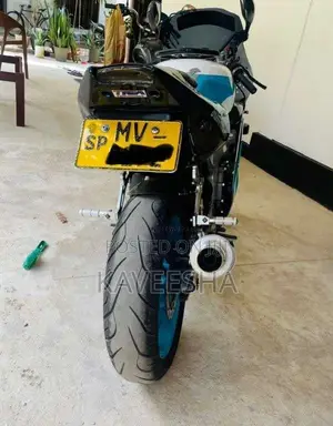 Honda Mc22 Gullarm 2006 Motorbike (Used)