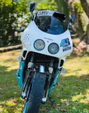 Honda Mc22 Gullarm 2006 Motorbike (Used)