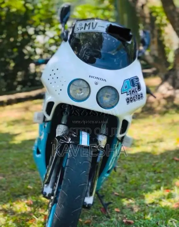 Honda Mc22 Gullarm 2006 Motorbike (Used)