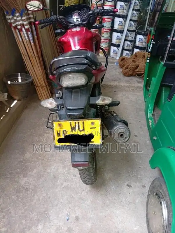 Hero-Honda Hunk 2011 Motorbike (Used)